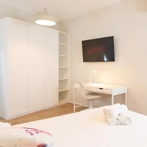 dreams-exclusive-apartments-with-terrace-m1-station-near-center.it-lombardy.com/